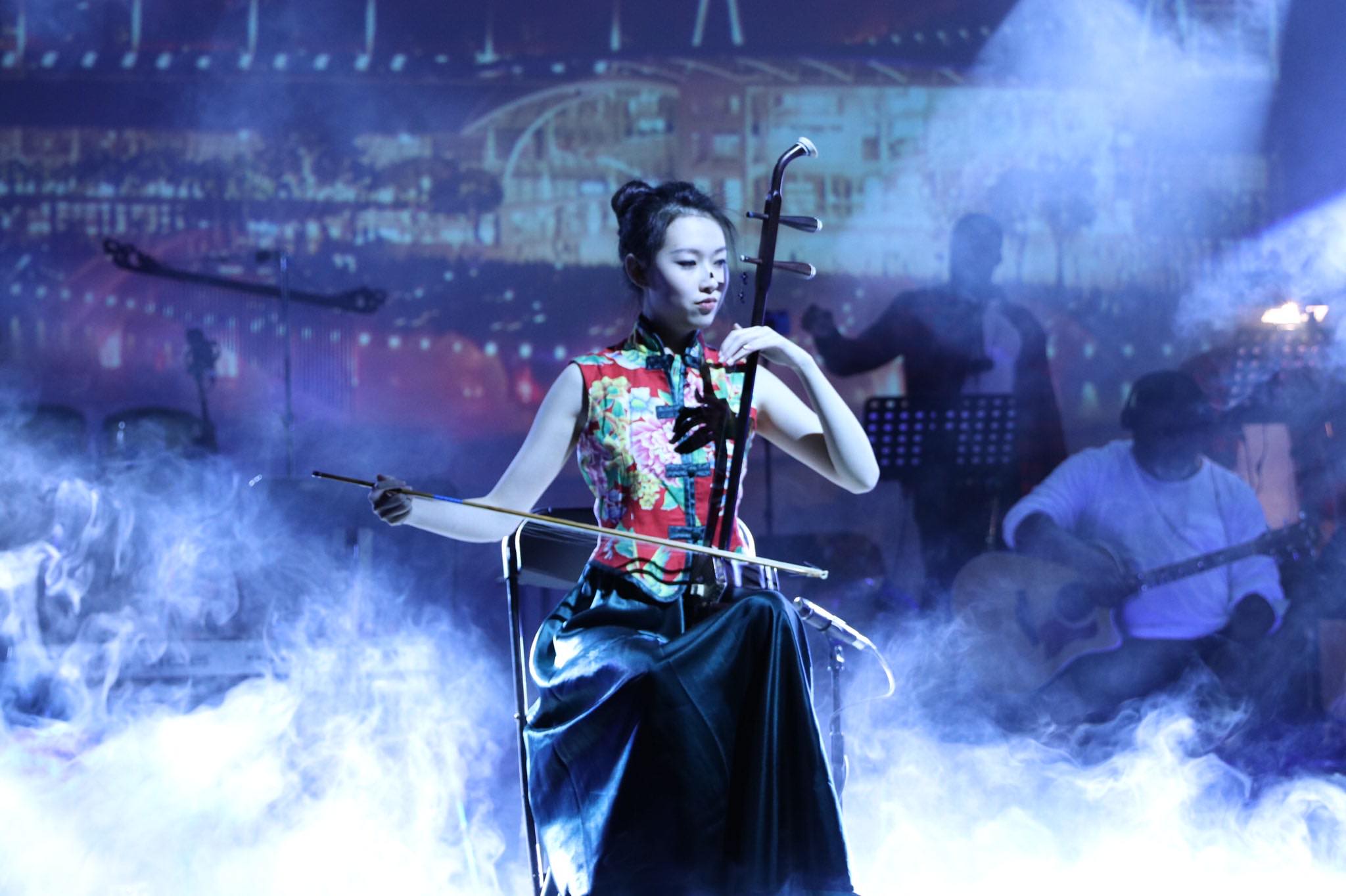 jasmine playing erhu